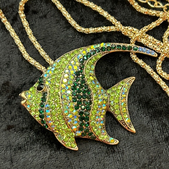 Betsey Johnson Green Tropical Fish Brooch/Pendant Necklace - Picture 1 of 5